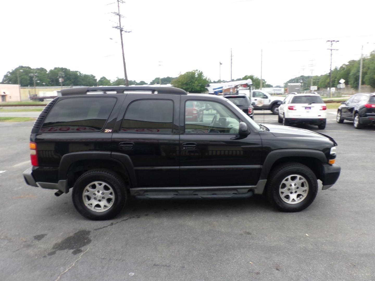 2003 Black Chevrolet Tahoe 4WD (1GNEK13Z63R) with an 5.3L V8 OHV 16V FFV engine, 4-Speed Automatic Overdrive transmission, located at 5700 Curlew Drive, Norfolk, VA, 23502, (757) 455-6330, 36.841885, -76.209412 - Photo#17